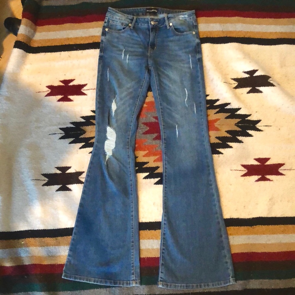 Like New Distressed Boot Cut / Flare Jeans Size 4